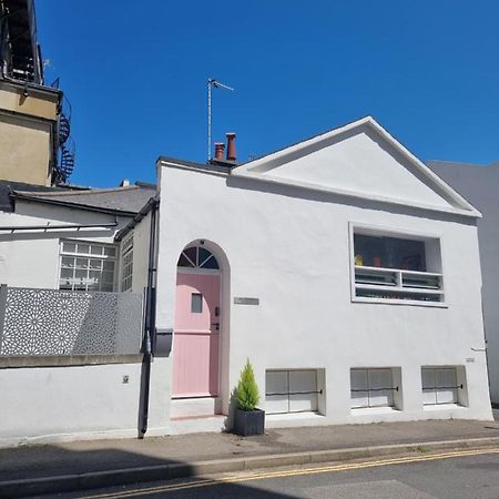 Quirky Seaside Family Cottage Walk To The Waves! Brighton Exterior photo