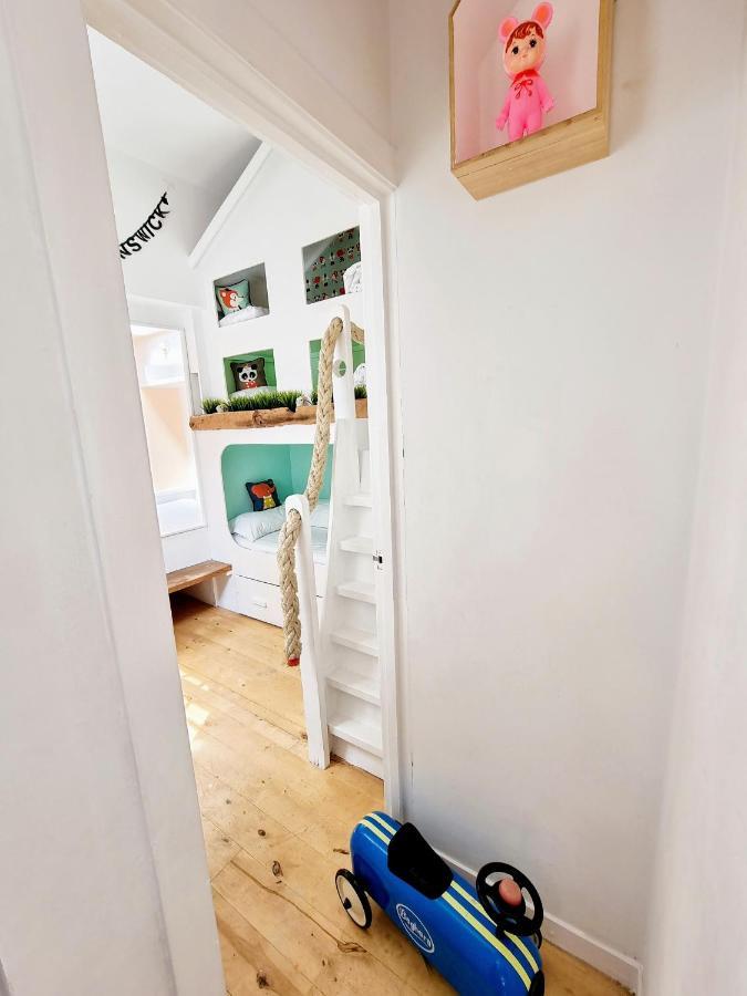 Quirky Seaside Family Cottage Walk To The Waves! Brighton Exterior photo