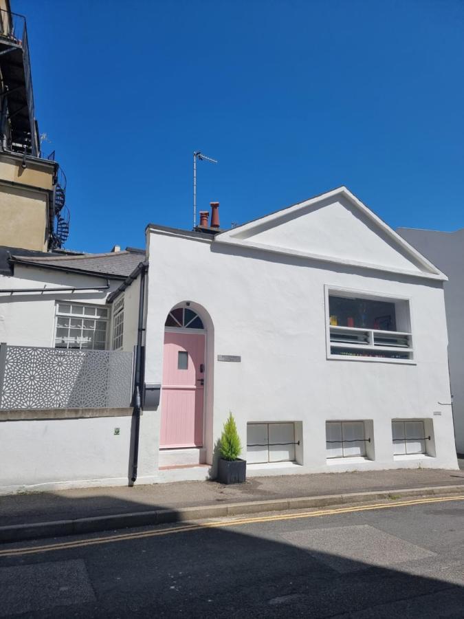 Quirky Seaside Family Cottage Walk To The Waves! Brighton Exterior photo
