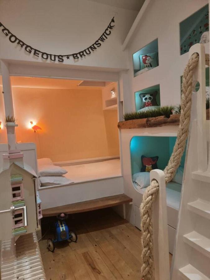 Quirky Seaside Family Cottage Walk To The Waves! Brighton Exterior photo